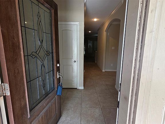 3rd image of 8227 Broadleaf Ave