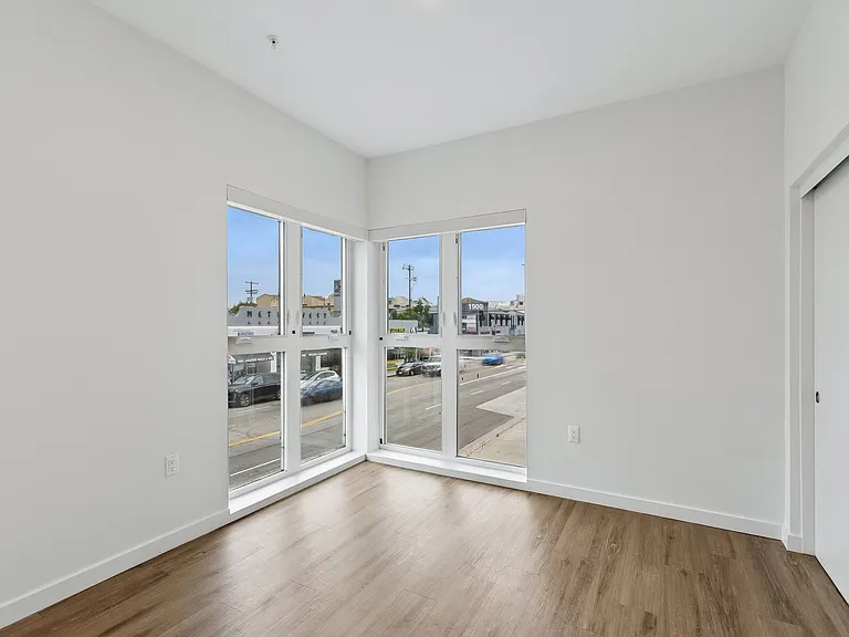 Maxwell Apartments — Photo 23