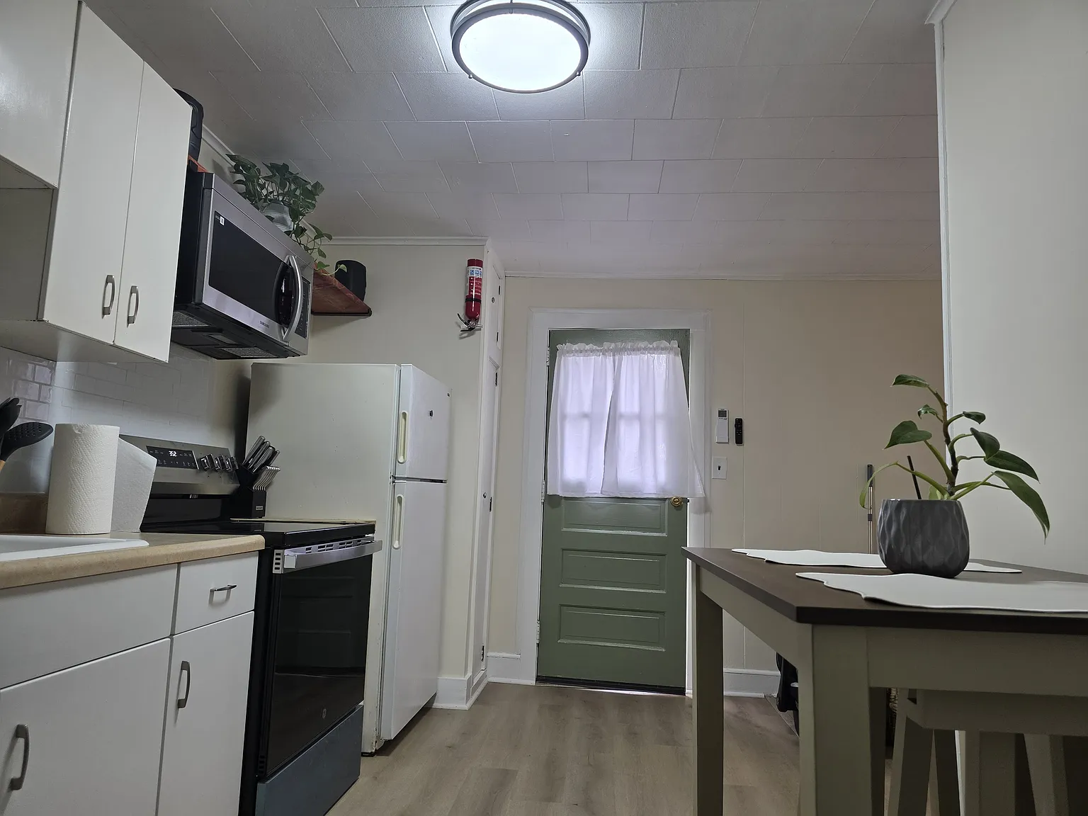 932 Violet Ave — Photo 3