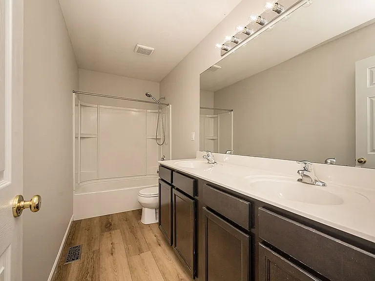 114 Willott Square Dr — Photo 11