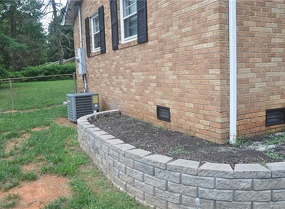 4th image of 921 Carmel Dr