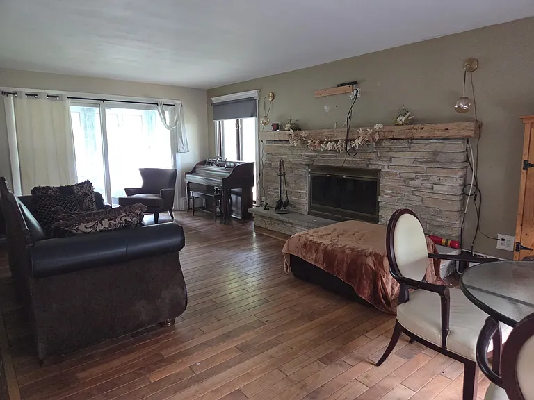 2516 W Johnsburg Rd — Photo 3