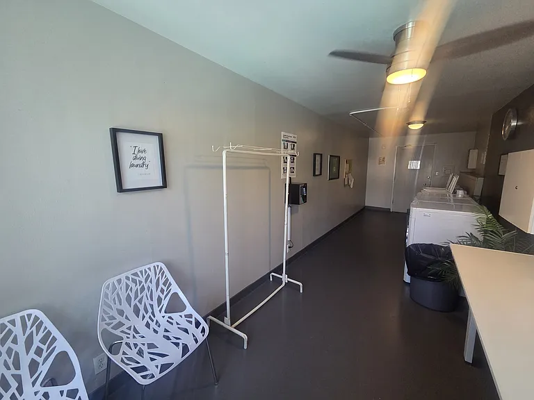 Tropic Sands Apartments — Photo 34