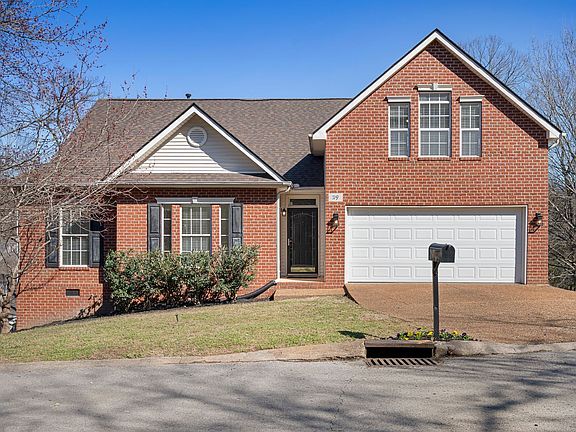 2nd image of 719 E Woodlands Trl