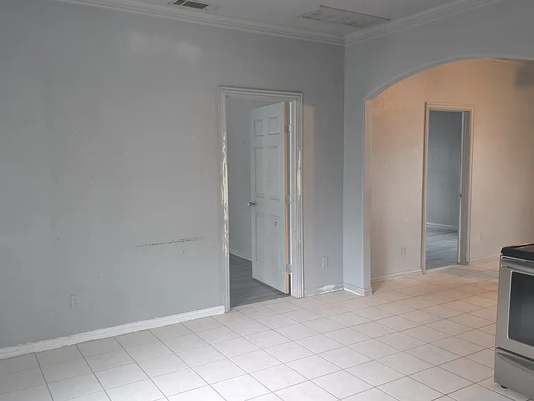 609 Elwayne Ave #3 — Photo 7