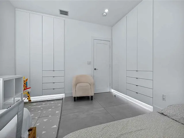 4 bed, 2.0 bath, 1876 sqft, $4,950 — Photo 4