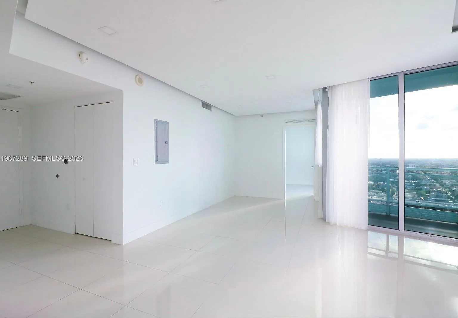 Mint Condominium — Photo 2