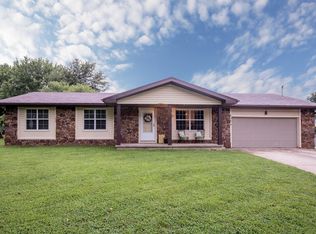 1006 E Canterbury Ln, Springfield, MO 65810