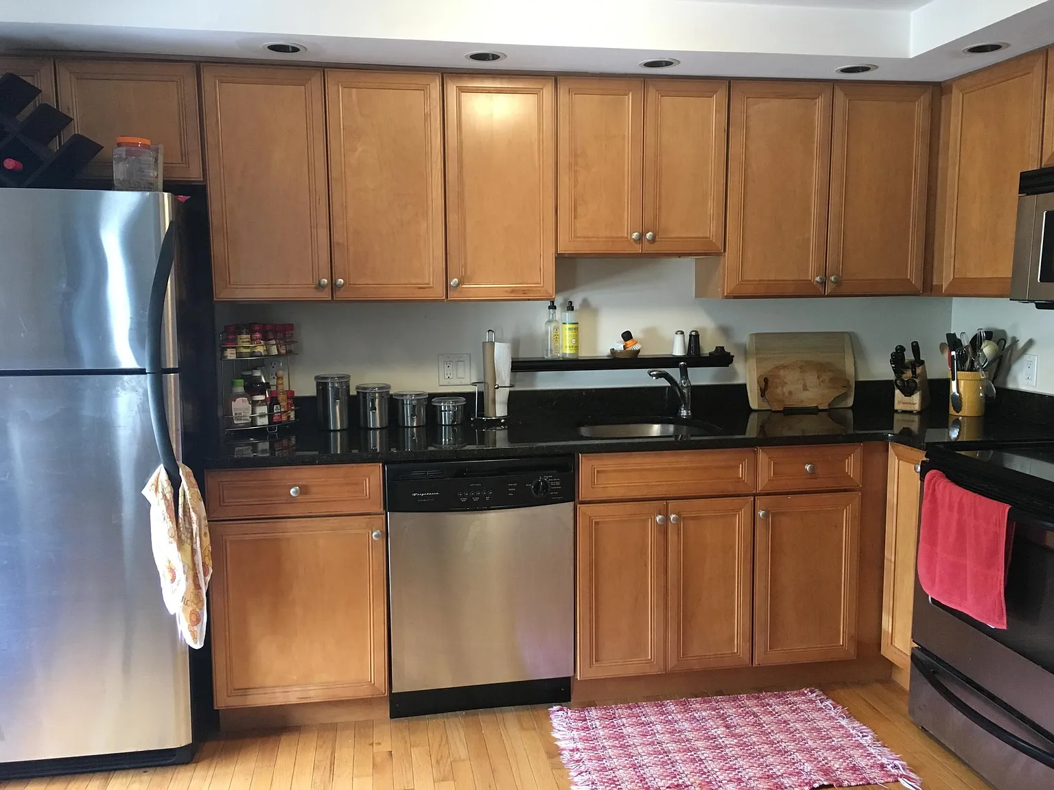 2 bed, 700 sqft, $1,850 — Photo 2