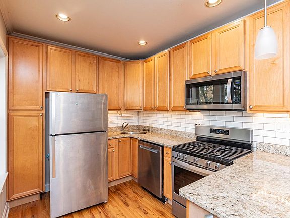 5th image of 2709 W Argyle St #1