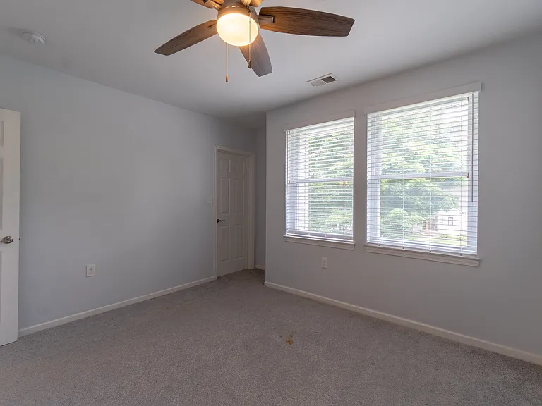 2604 Manchester Rd — Photo 35