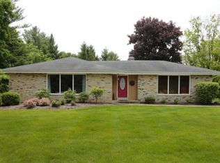 6131 W Chapel Hill Rd, Mequon, WI 53097