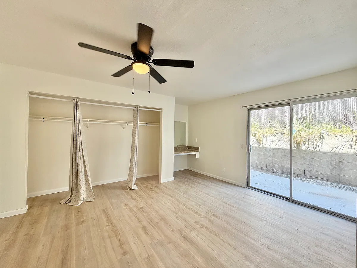 Building Photo - 422 N Vine St #B