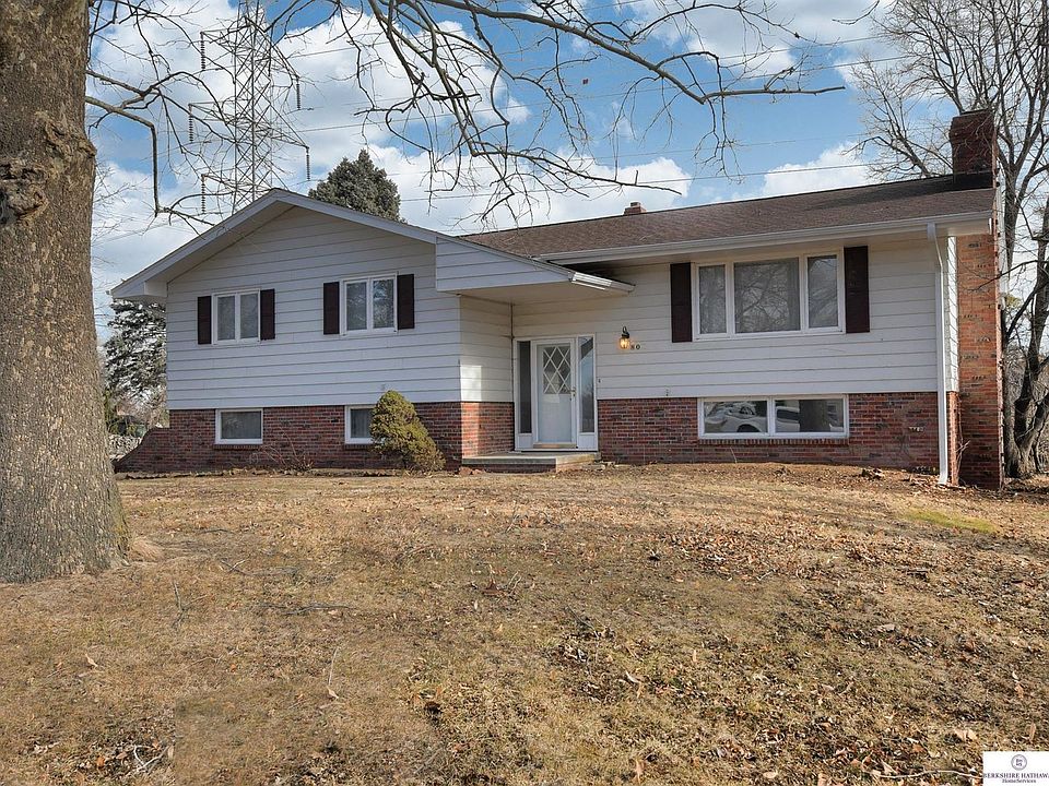 1st image of 807 Grey Fawn Dr