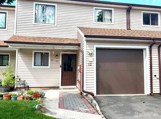 12 Palm Ct, Edison, NJ 08820