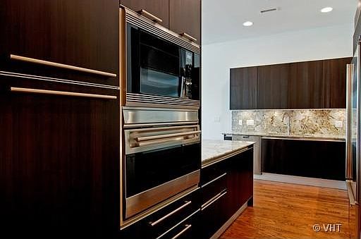 4th image of 427 E Benton Pl #427