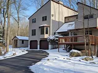 228 Edinburgh Rd, Bushkill, PA 18324
