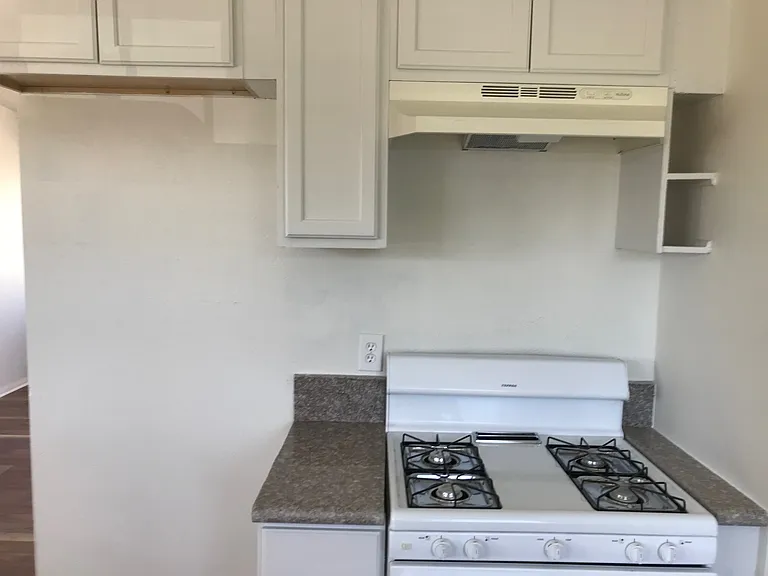 26936 Prospect St — Photo 7