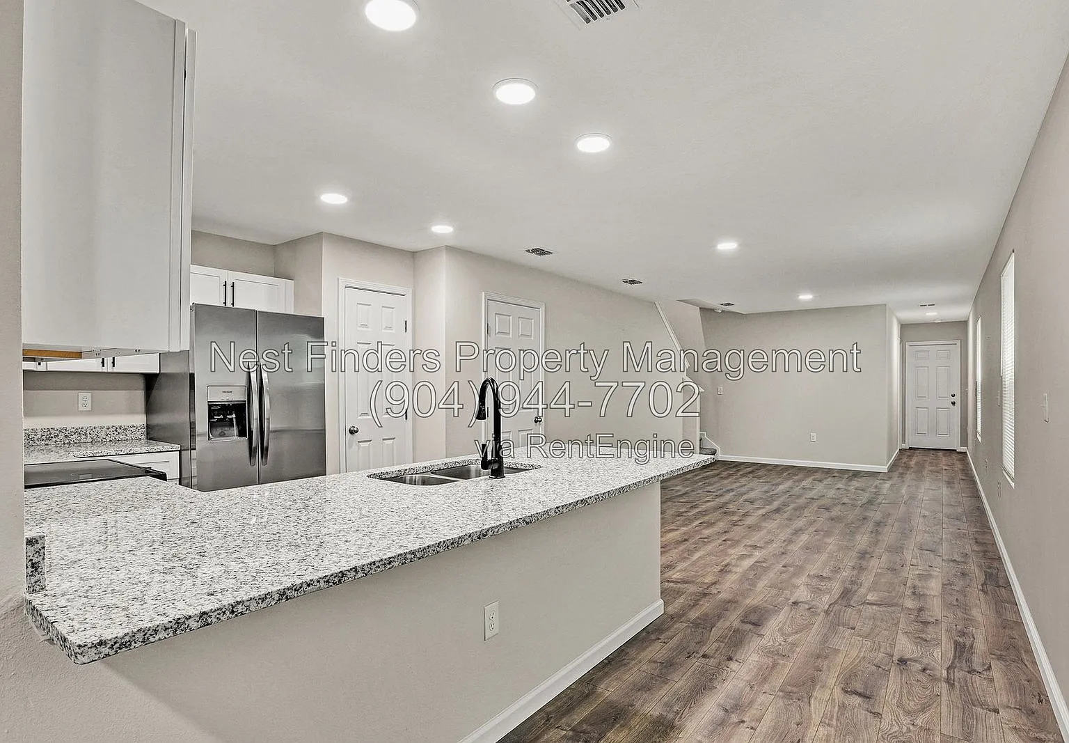 4 bed, 2.5 bath, 1555 sqft, $2,000 — Photo 3