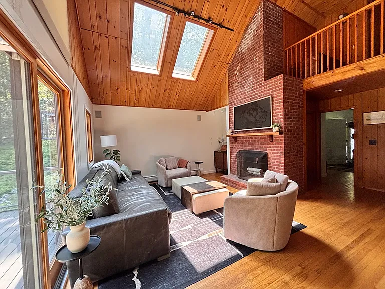 180 Tower Hill Rd — Photo 3