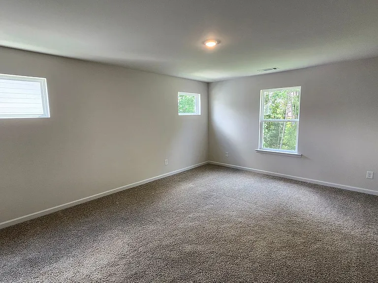 655 Mackenzie Cv — Photo 14