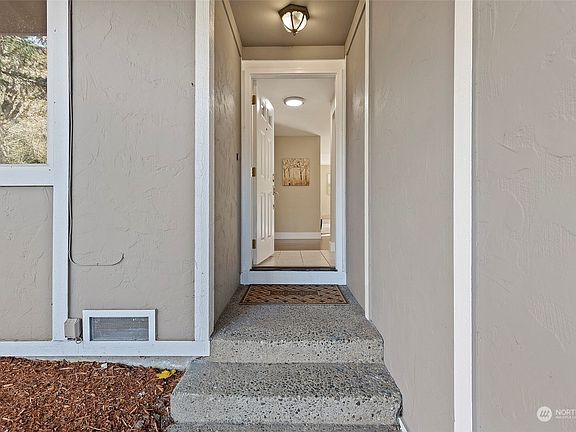 2nd image of 15723 NE 109th St