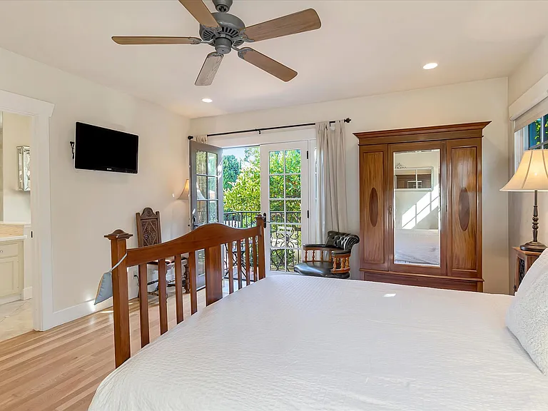 1568 Mariposa Ave — Photo 22