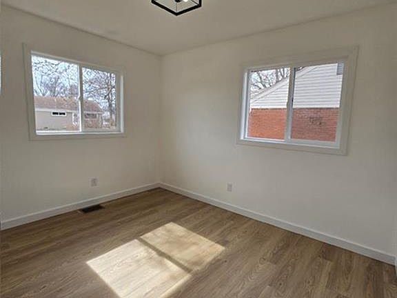 5th image of 215 Byron Ct