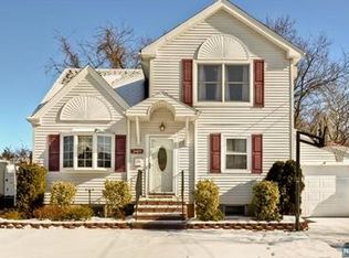 3-09 32nd St, Fair Lawn, NJ 07410