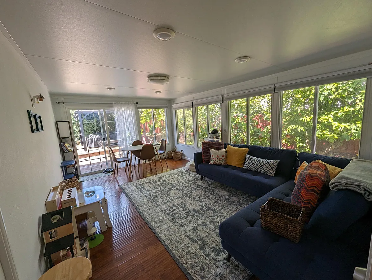 Photo 2 of 15 - 4966 Antioch Loop - Union City, CA Sunroom / Family room - 4966 Antioch Loop