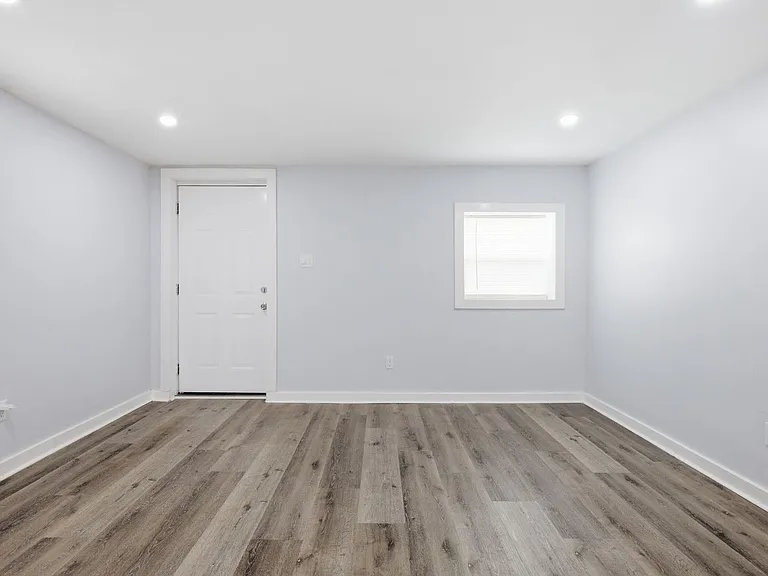 2336 Clifton Ave — Photo 9