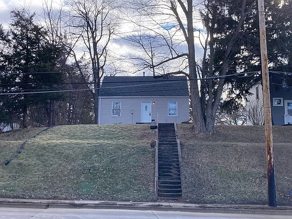 3rd image of 2109 E Locust St