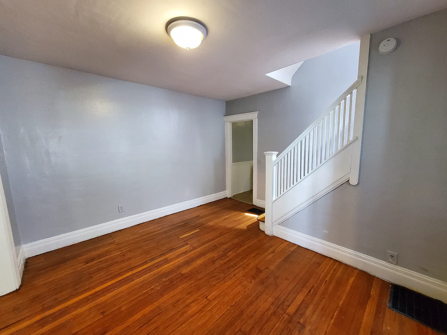 3 bed, 1200 sqft, $1,250 — Photo 3
