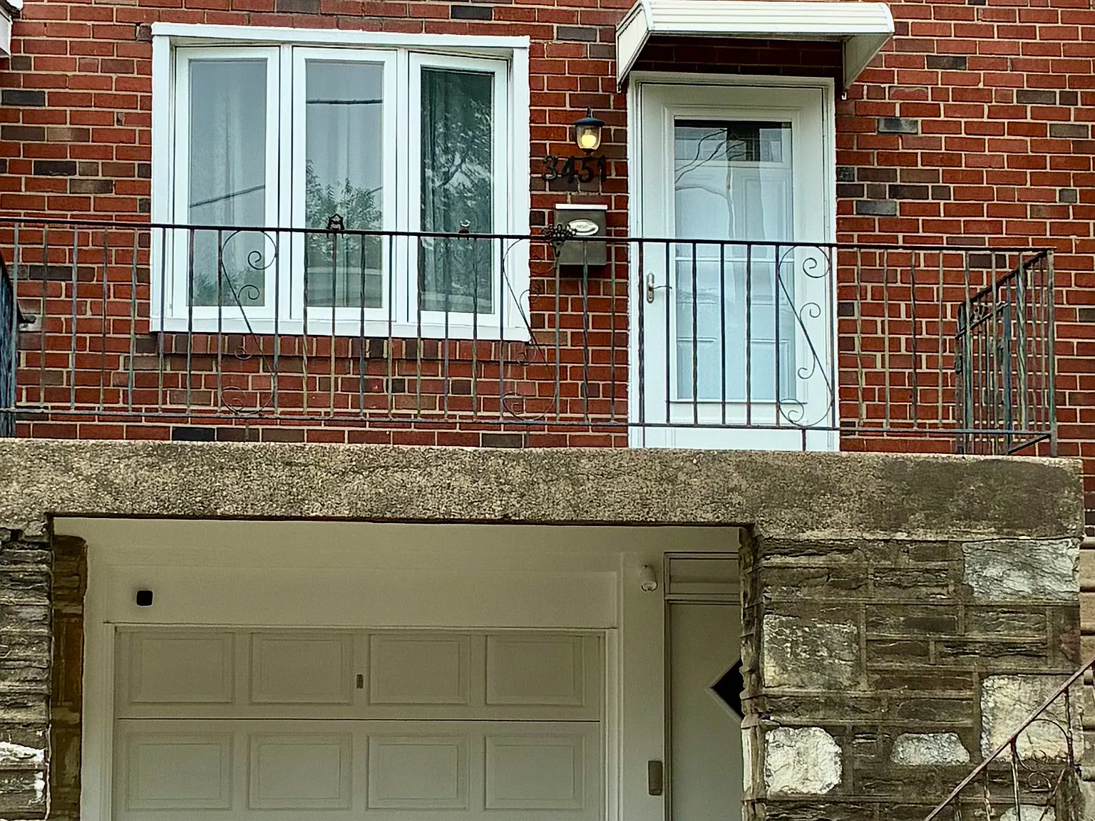 4 bed, 1.5 bath, 1176 sqft, $2,350 — Photo 1
