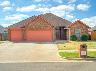 2604 SE 11th St, Moore, OK 73160