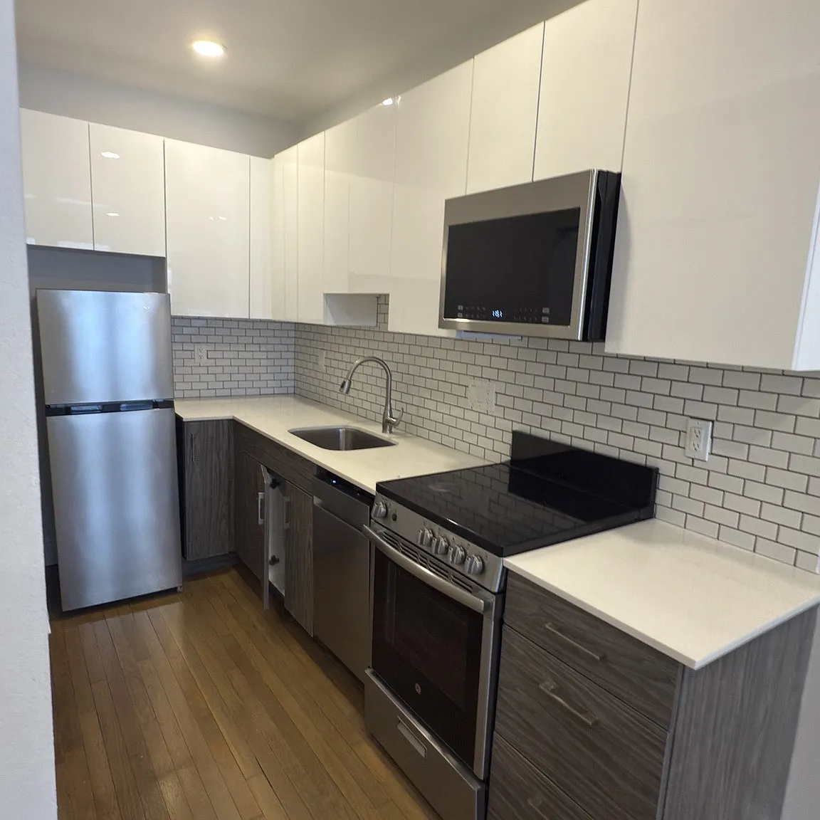 2 bed, 1.0 bath, $3,850 — Photo 2