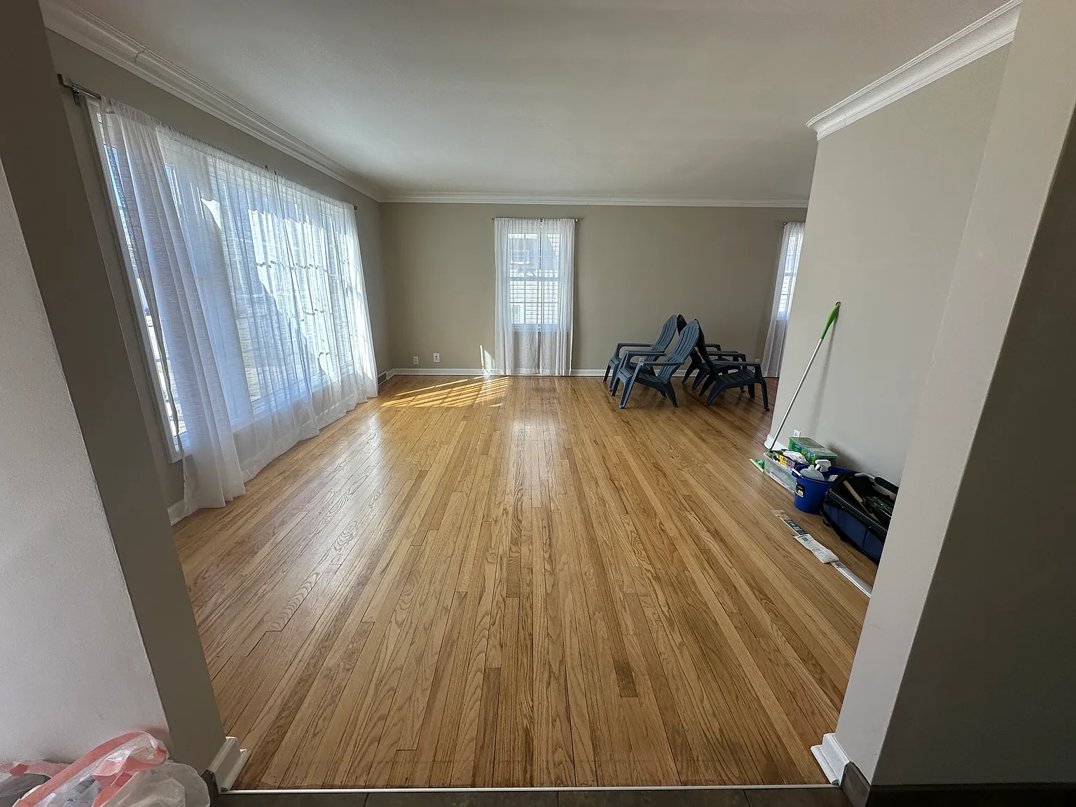 4 bed, 2500 sqft, $2,900 — Photo 2