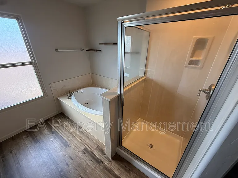 927 Tieran Ct NE — Photo 18