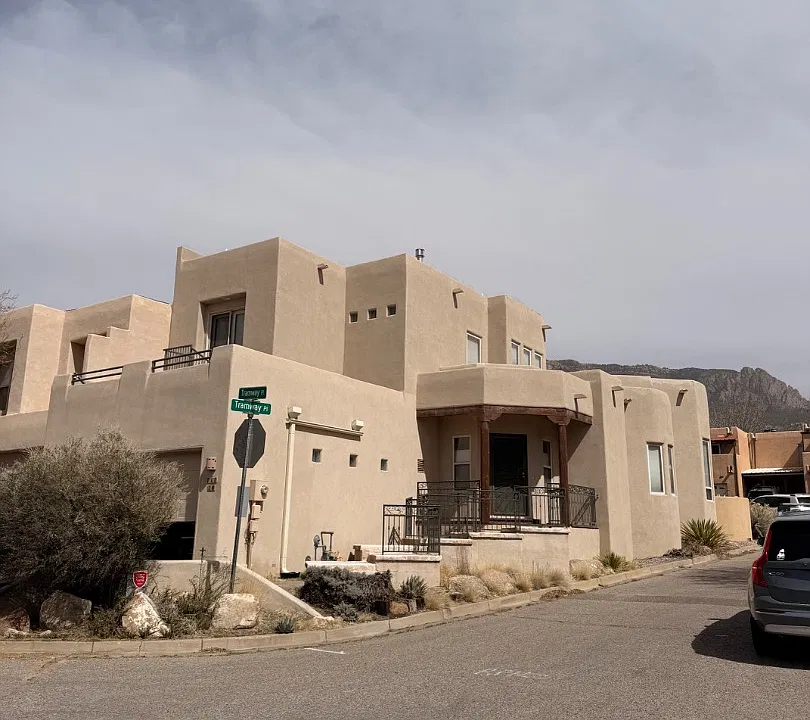 912 San Pedro Dr SE #3