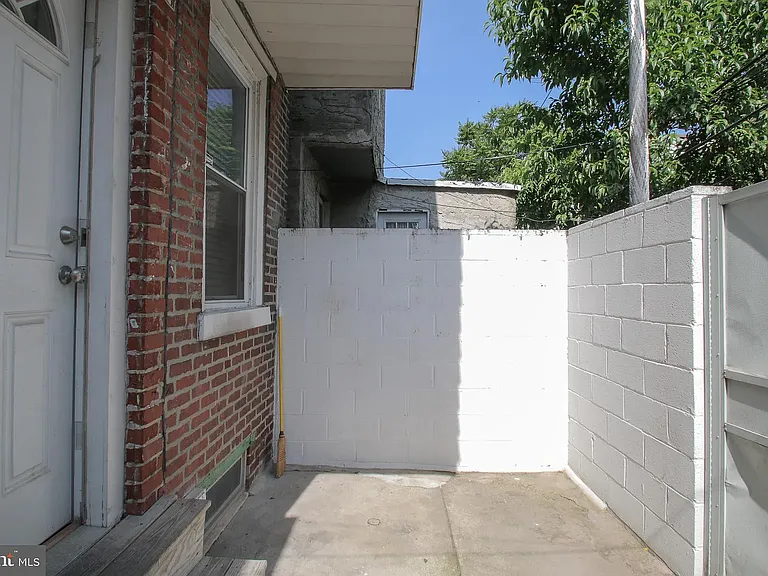 405 Tree St — Photo 17