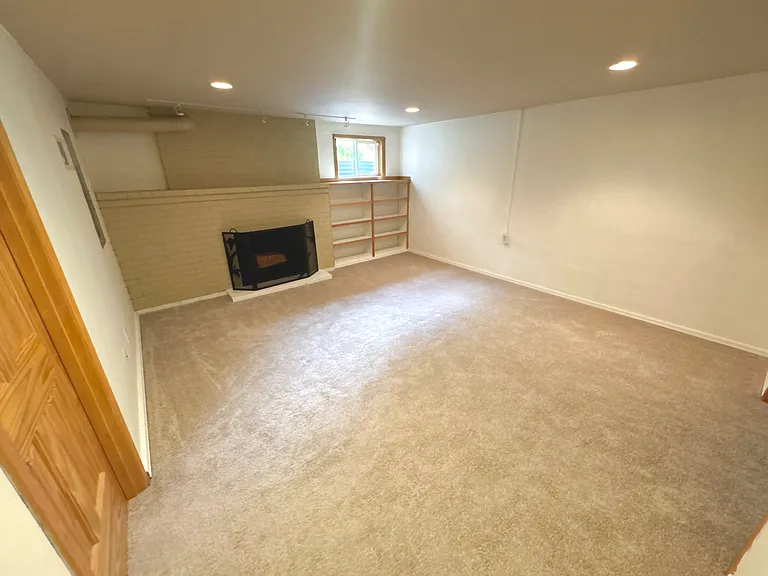 Additional recreation/living room (downstairs)