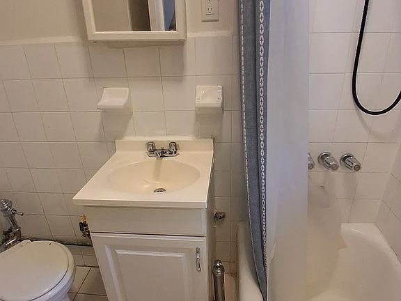 5th image of 438 52nd St #B11