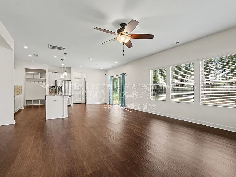 11144 Comiskey Ln — Photo 9