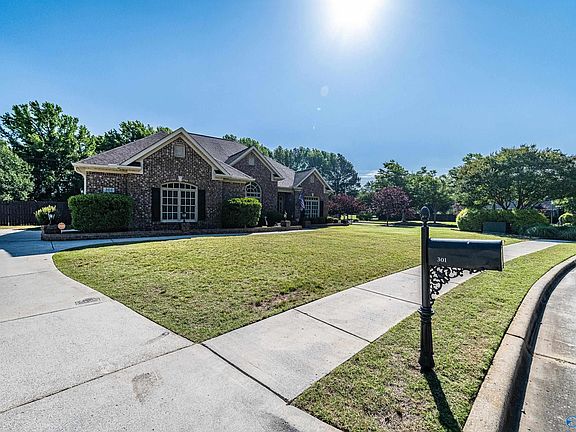 5th image of 301 Blue Creek Dr