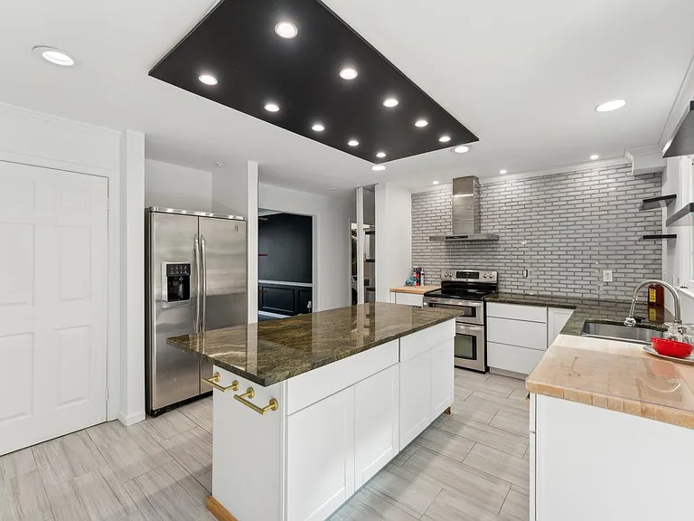 8403 Silverdale Ct — Photo 11