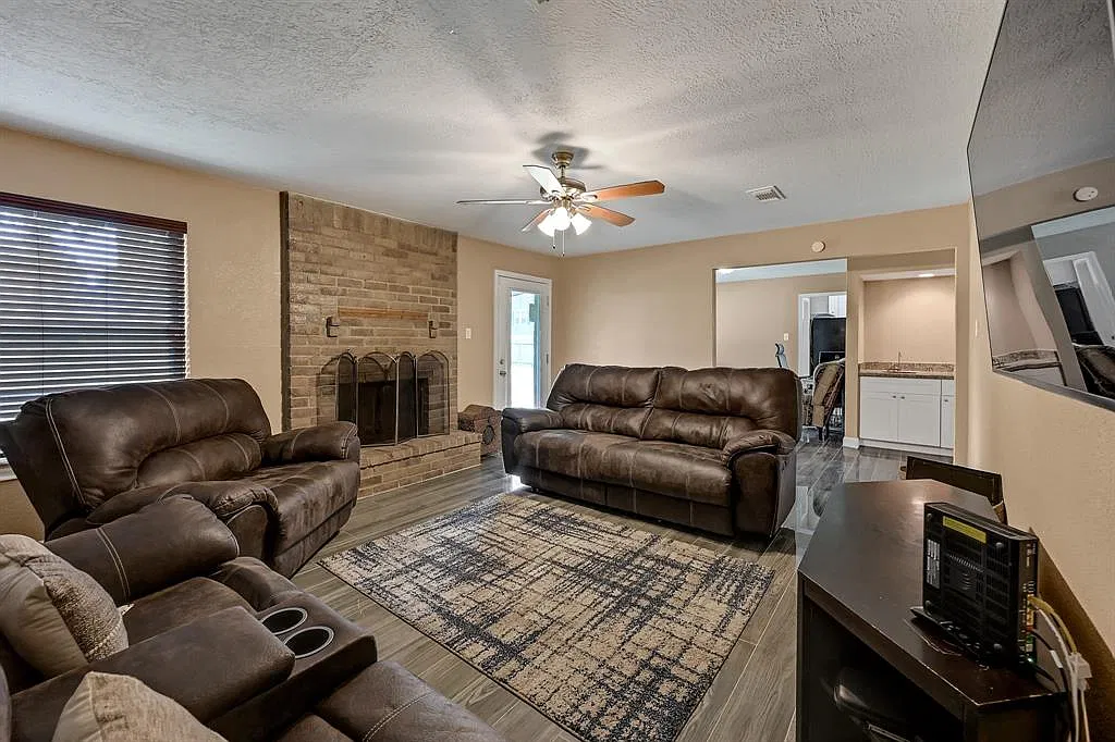 4 bed, 2.5 bath, 2491 sqft, $2,182 — Photo 1
