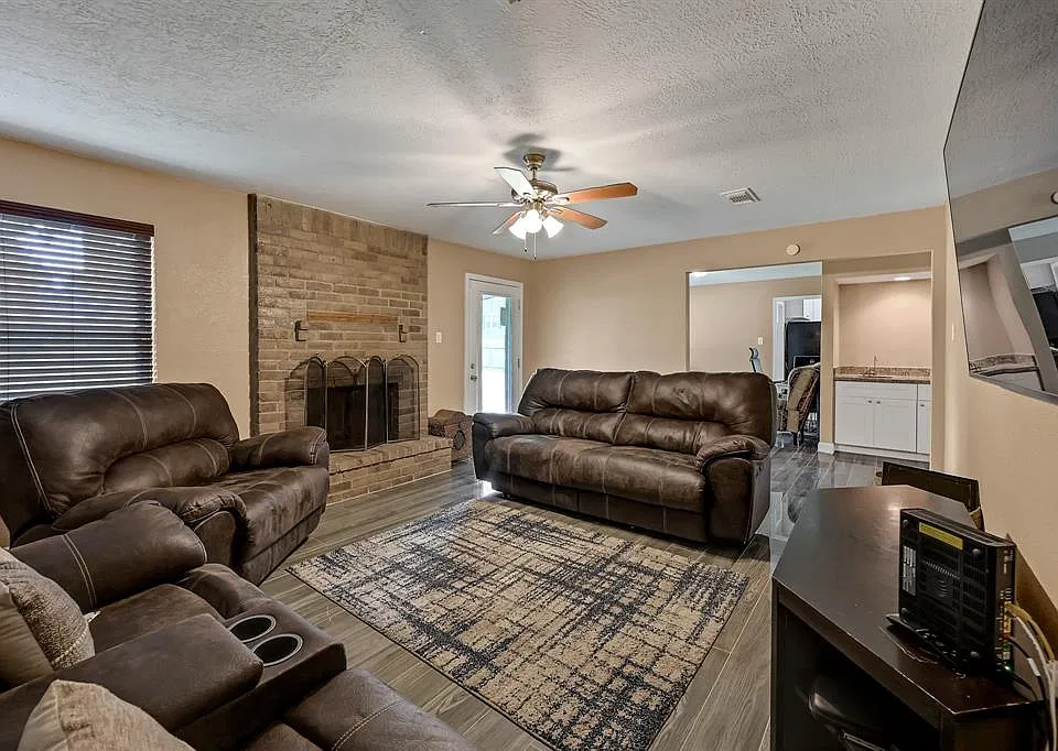 10139 Fernstone Ln