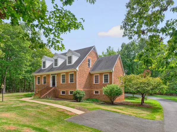 723 S Keswick Dr, Troy, VA 22974