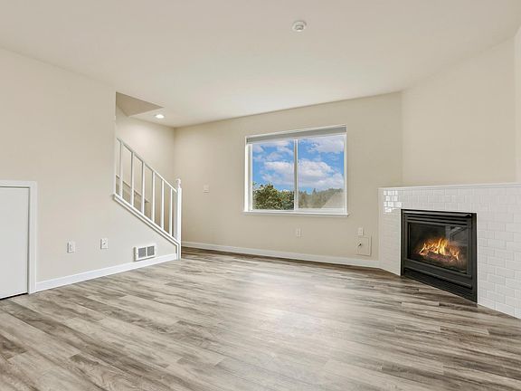 living room, gas fireplace,