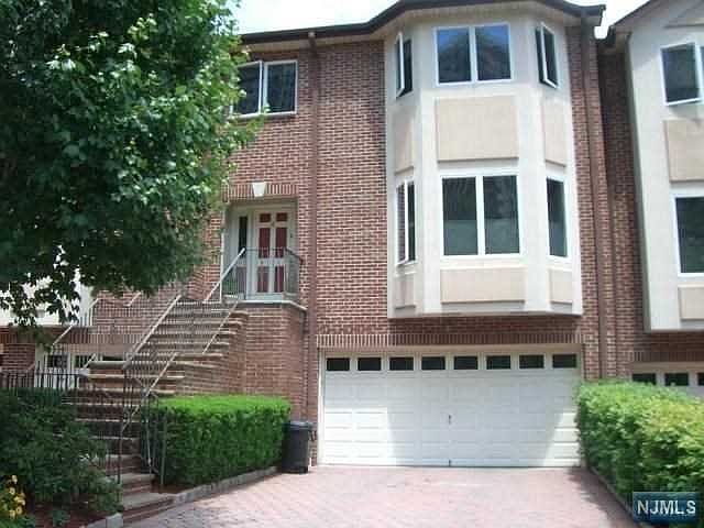1st image of 4 Tower Dr #4
